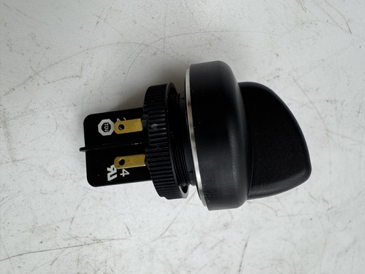 W195 W200 W205 Bouton d'interrupteur 2470410 Bouton d'allumage/arrêt pour pièces de fraiseuses routières