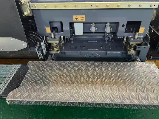 Assemblage de plaques de vis 5m pour le pavé AB500-3TV