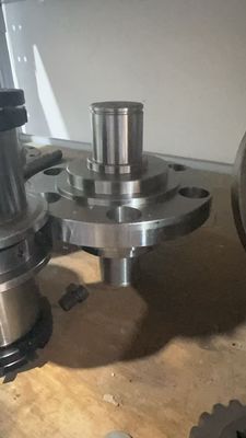 P8820DL Pièces détachées de pavé d'asphalte convoyeur spirale Arbre intermédiaire séparateur rotatif Arbre intermédiaire VOE12766358